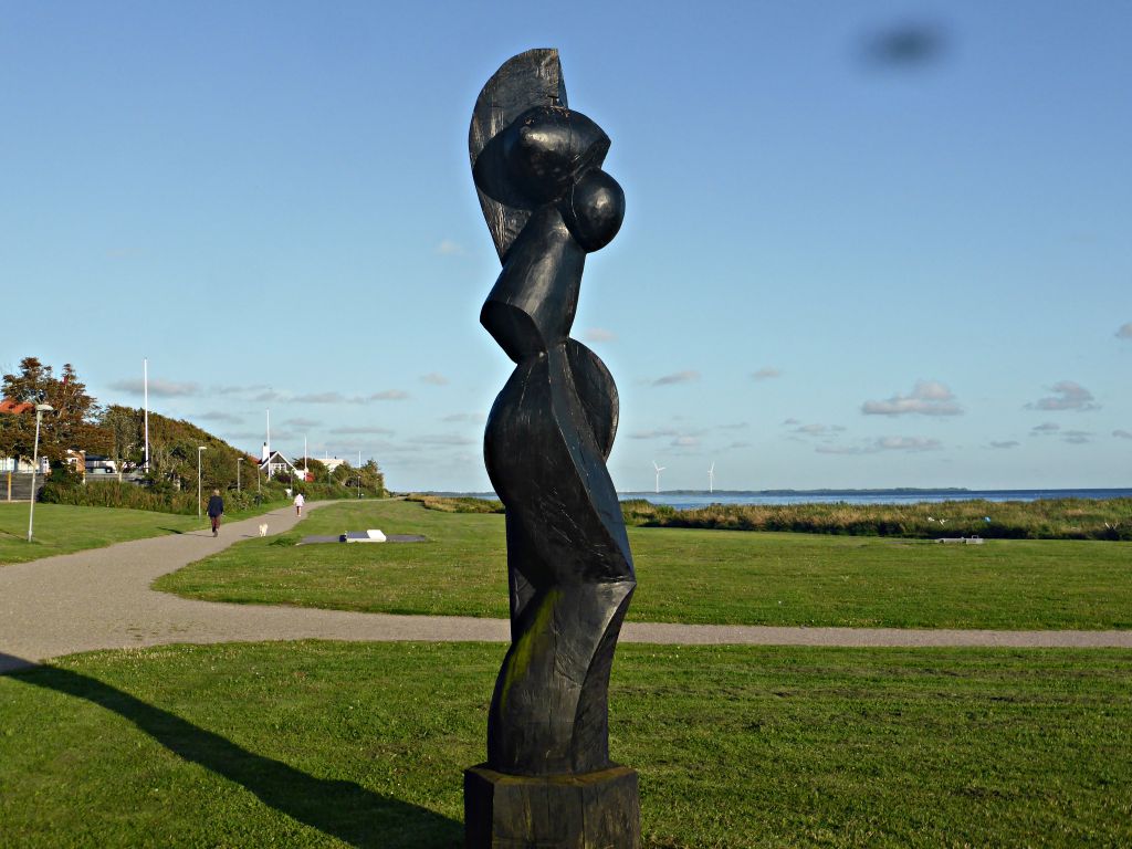 træfigur på havnen